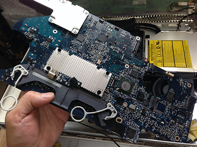 iMacG5 iSight付きのロジックボード交換修理